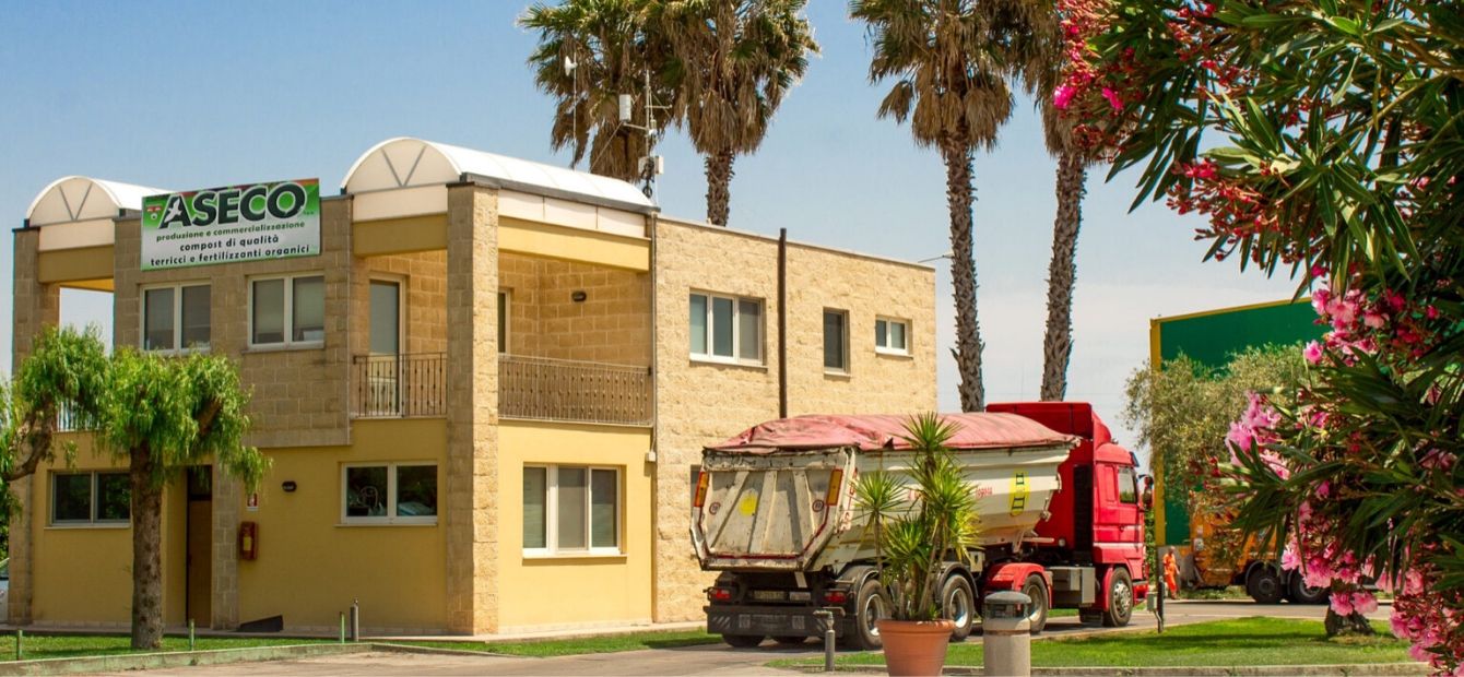 Header con immagine e testo