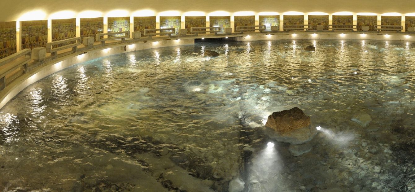 Header con immagine e testo