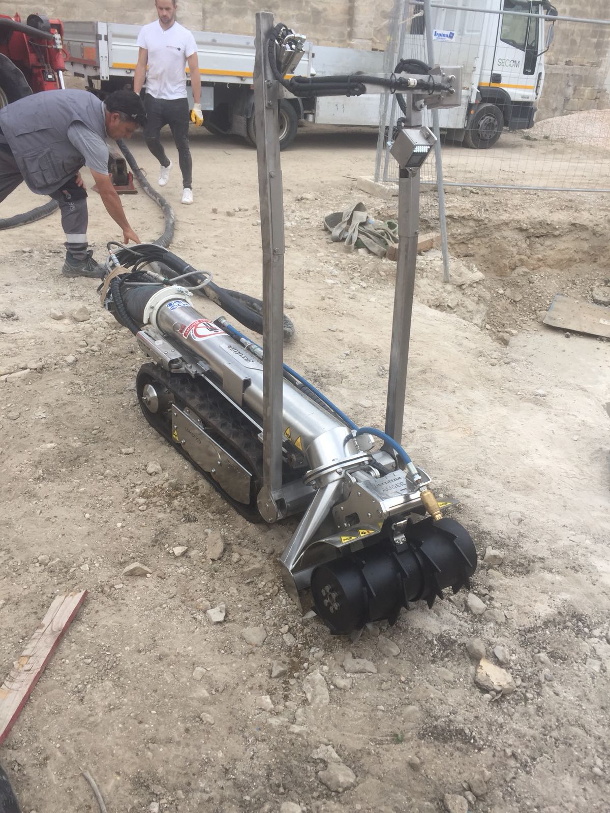 Un “Lombrico” per fare pulizia in due vasche di sollevamento della fogna