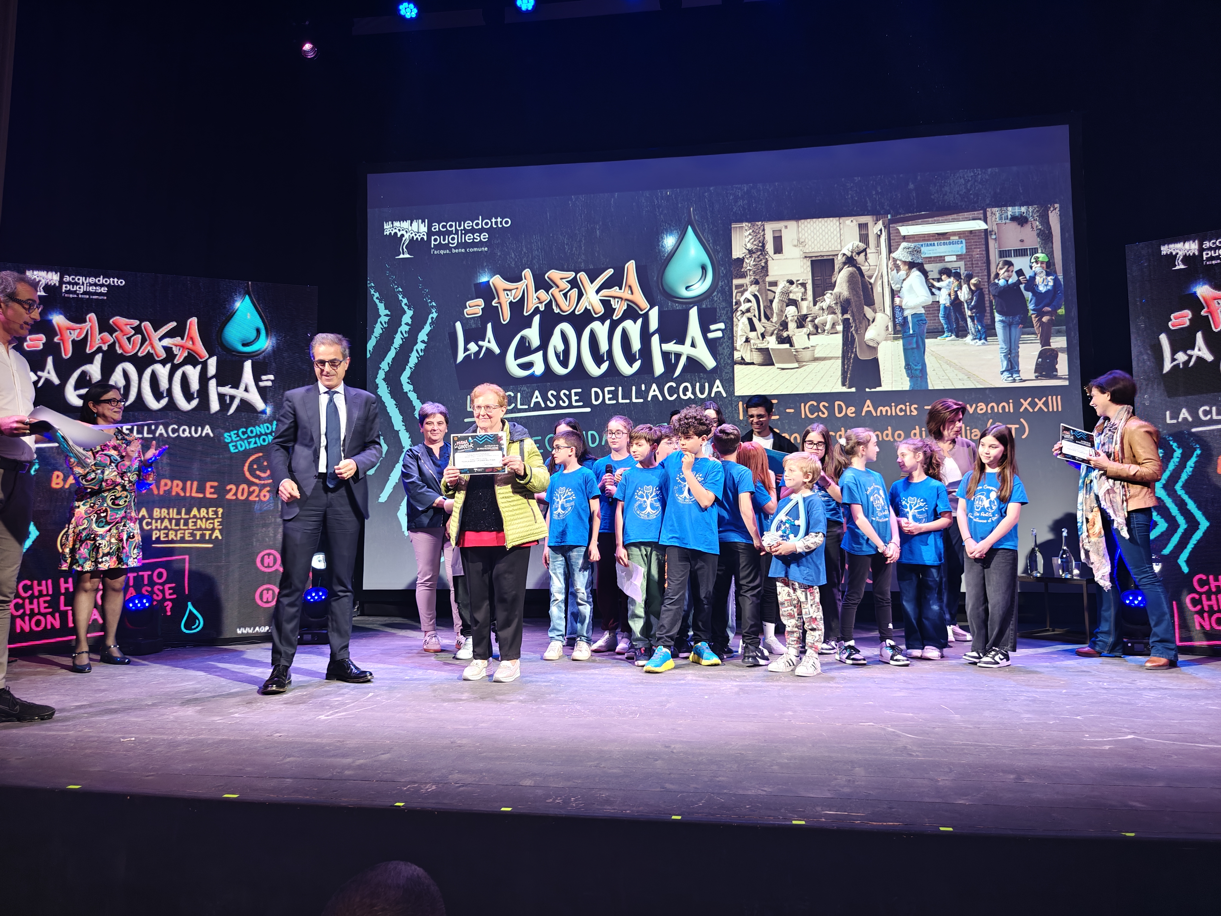 La classe vincitrice del contest durante la premiazione con il nostro Presidente Roberto Venneri