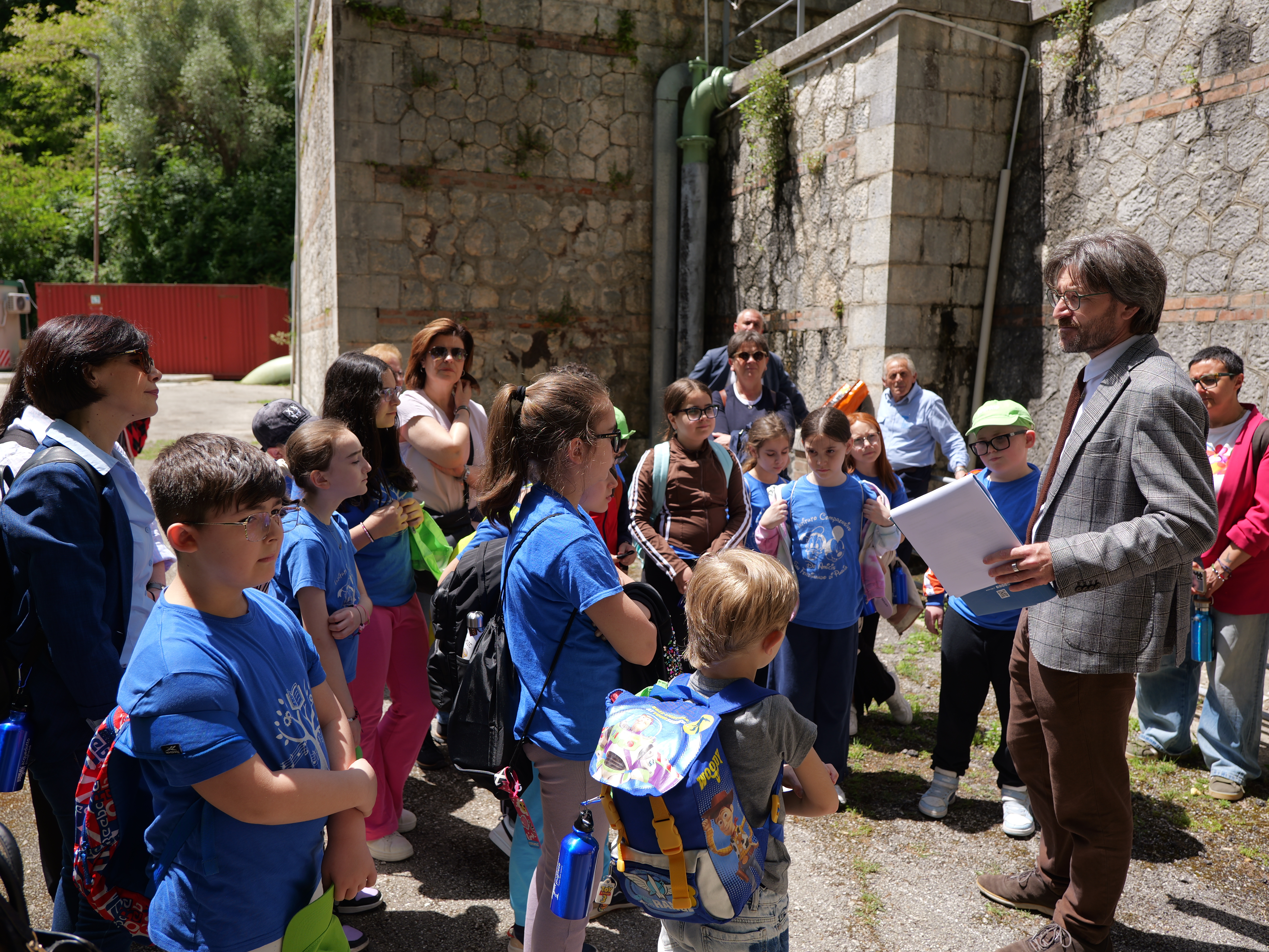 Una foto della classe vincitrice durante la visita