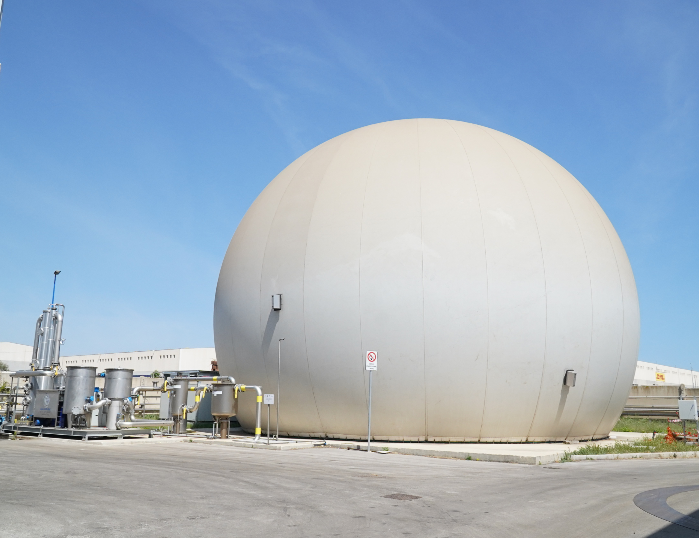 una foto dell'impianto di biogas