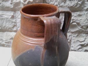 Brocca in terracotta con manico doppio