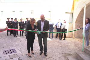 Cariche istituzionali al taglio del nastro per l'inaugurazione